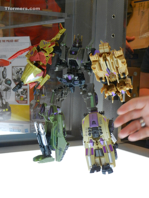 San Diego Comic Con 2012 Exclusive Bruticus G1 Colors  (11 of 134)